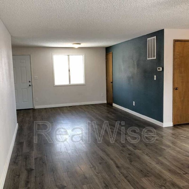 Building Photo - 2960 SW 23rd St