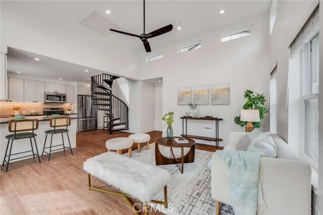 Foto del edificio - 127 E Foothill Blvd