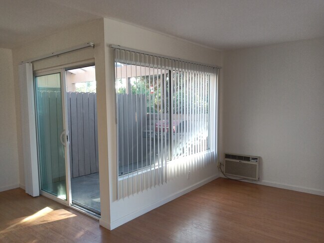 Patio - 4918 Liverpool St