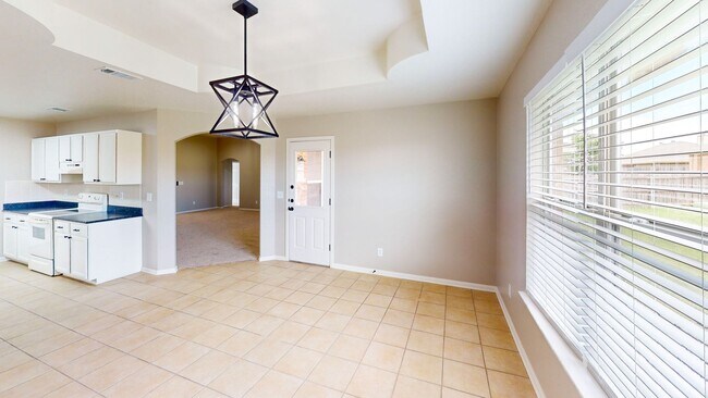 Foto del edificio - Charming 4-Bedroom Spacious Full-Brick Home with Modern Updates