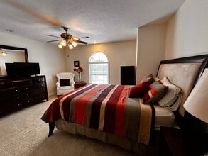 Building Photo - 25575 17-770E