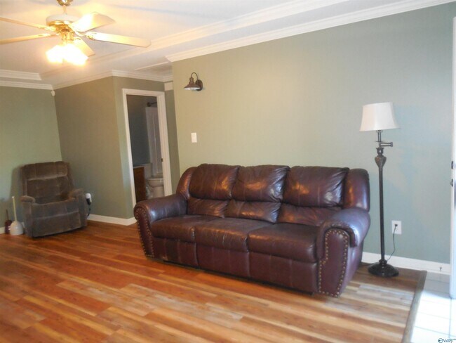 Building Photo - 311 Woodridge Dr SW