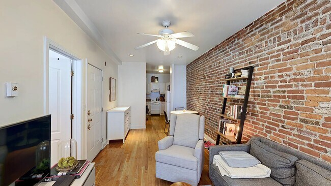 Building Photo - Super cute North End 2 bed with exposed br...