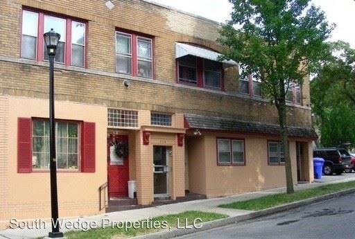 Primary Photo - 792-798 Woodbine Ave
