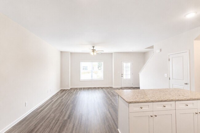 Foto del edificio - New Construction Townhomes | Modern Living in Oakwood