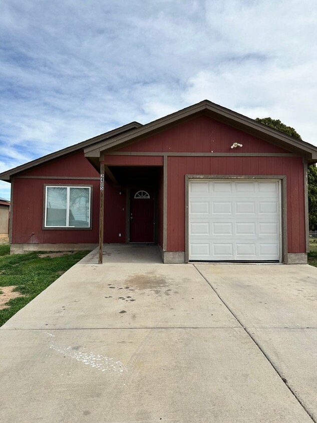 Primary Photo - Cute 3 Bedroom Home Located In Chatman Hil...