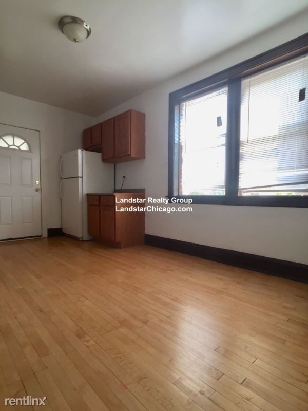 Foto del edificio - 1 br, 1 bath Apartment - 4205 W Fullerton Ave