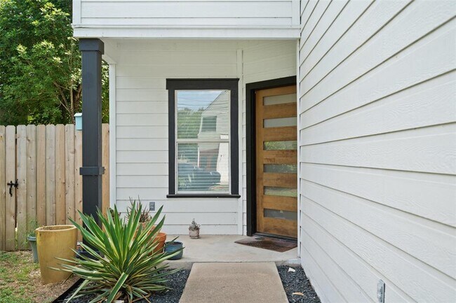 Foto del edificio - 3413 Blumie St