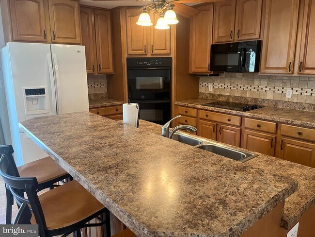 Foto del edificio - 1217 Hilltop Dr