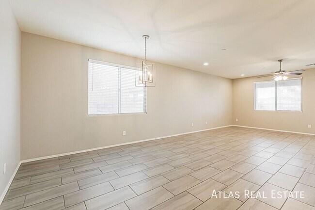 Building Photo - 13046 N Murray Dr