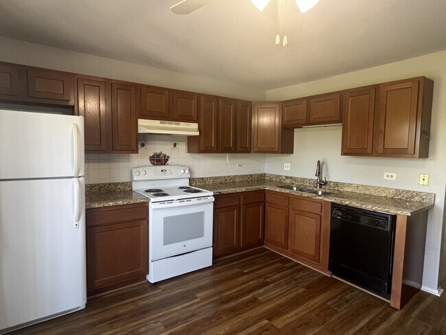 Building Photo - 8238 Woodland Dr