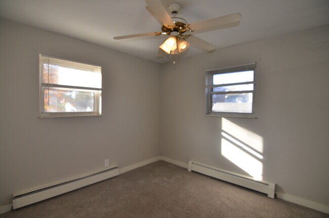 Foto del edificio - 252 Hartwell Ave