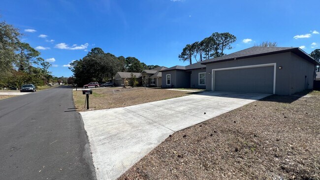 Foto del edificio - Incredible 3 Bedroom, 2 Bathroom Home in Palm Bay!!