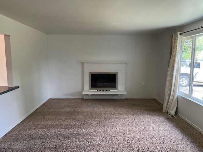 Building Photo - Kirkland Home - 3 bed/1 bath