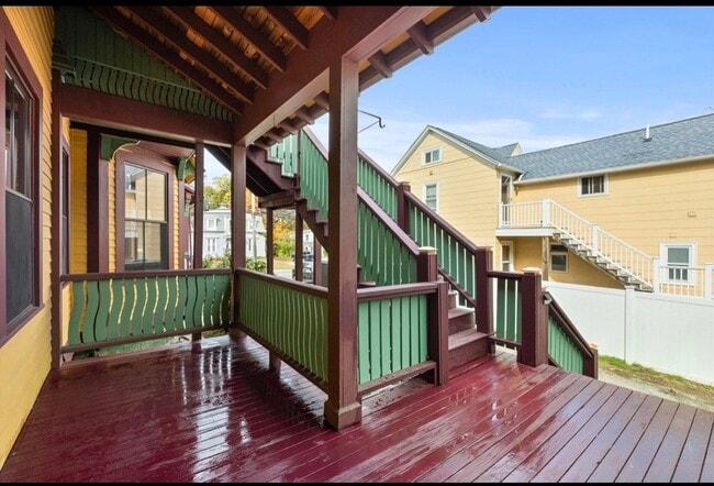 Building Photo - 118 Elm St