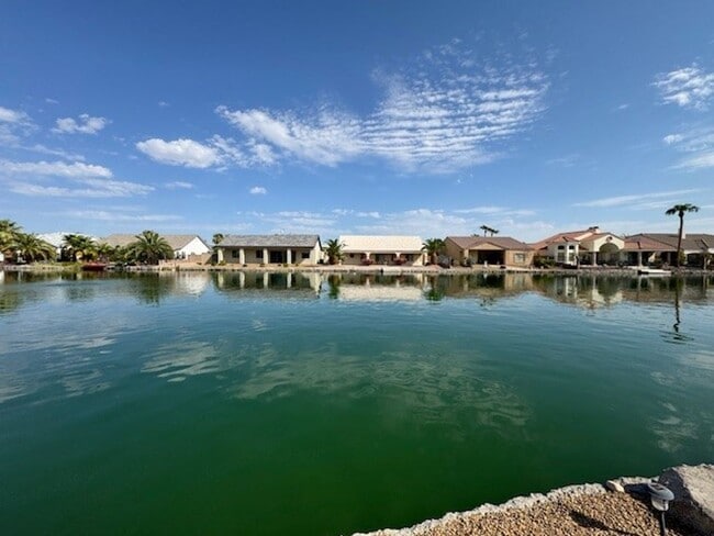 Foto del edificio - Los Lagos Lakefront WINTER Rental 3Br with Utilities AVAILABLE 10/1/2025