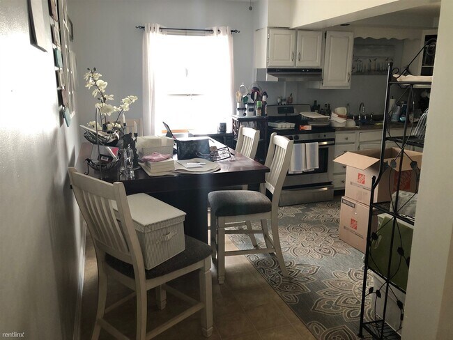 Foto del edificio - 3 br, 1 bath House - 112 Graham Ave