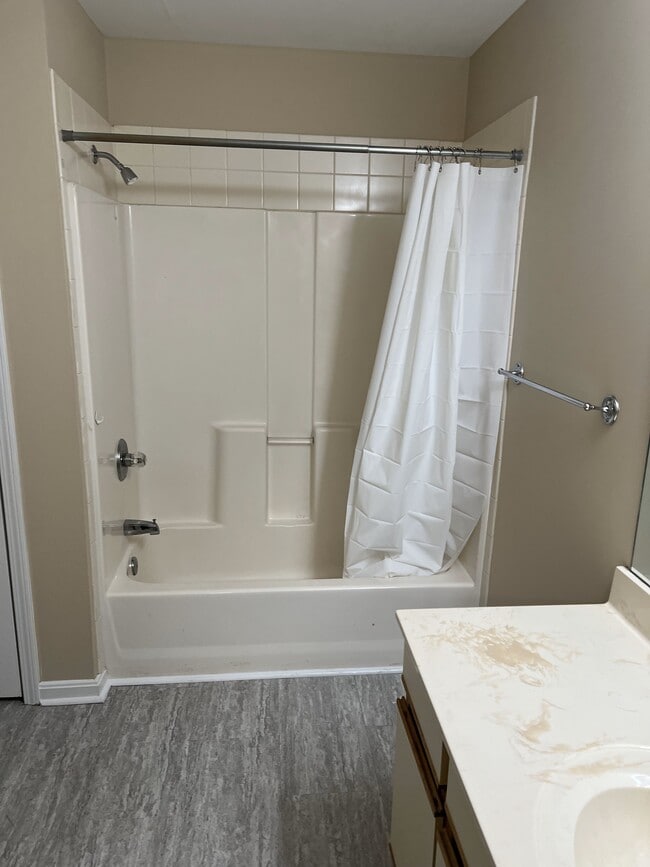 Building Photo - 2057 Leland Dr