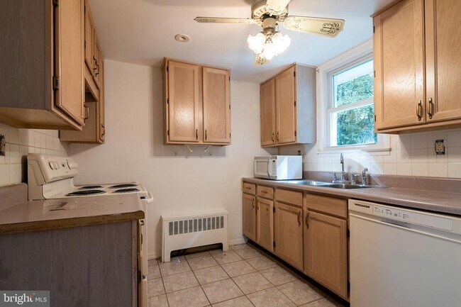 Building Photo - 3200 Bayfield Dr
