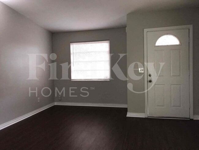 Foto del edificio - 2706 Lorna Rd