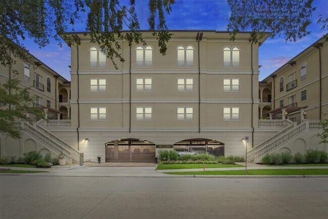 Foto del edificio - 7134 Mapleridge St