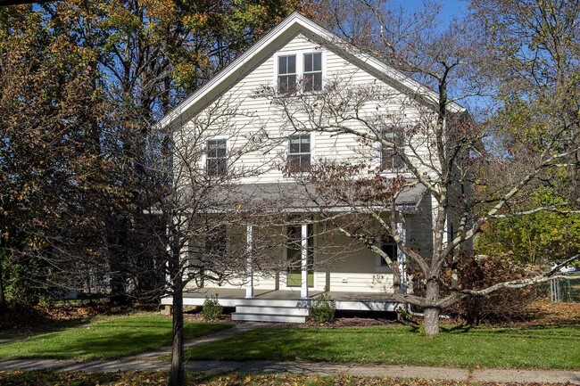 Building Photo - 39 MERRITT Ave