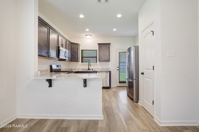 Foto del edificio - 524 Elwick Dr