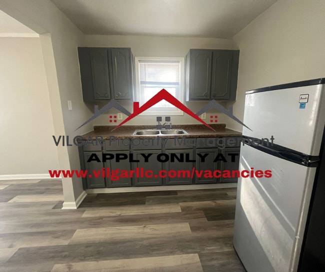 Foto del edificio - 2 comfortable bedrooms & 1 full bath house...