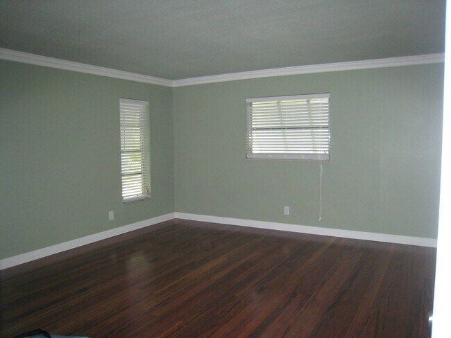 Foto del edificio - 1 SE Sharon St