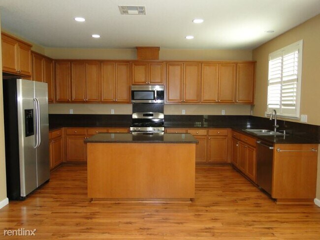 Building Photo - 4 br, 3 bath House - Four Corners Ct.