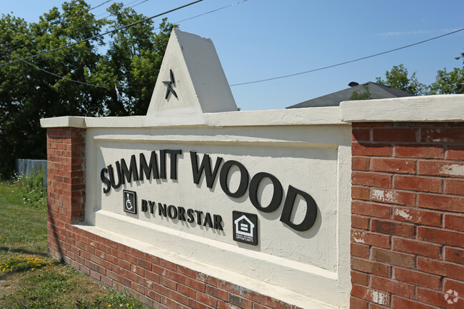 Foto del edificio - Summit Wood Apartments