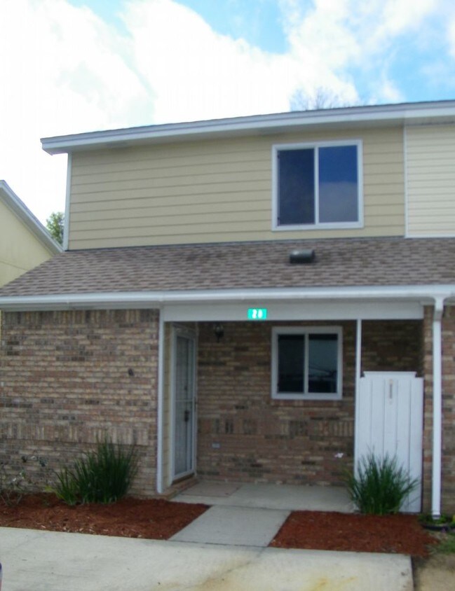 2 Cinderella Ln NW D Townhome Rentals in Fort Walton Beach FL