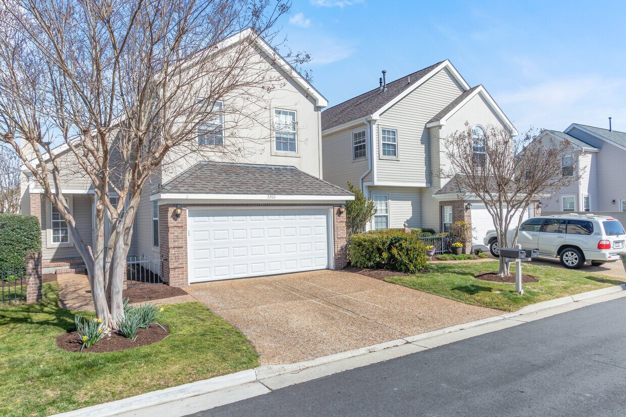 Primary Photo - 2200 Creeks Edge Dr