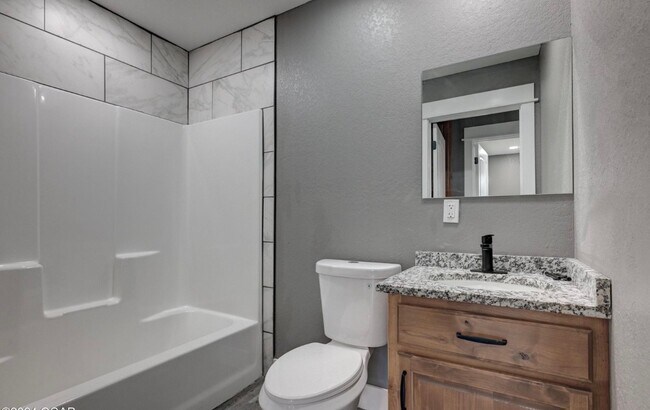 Foto del edificio - 905 S McKinley Ave