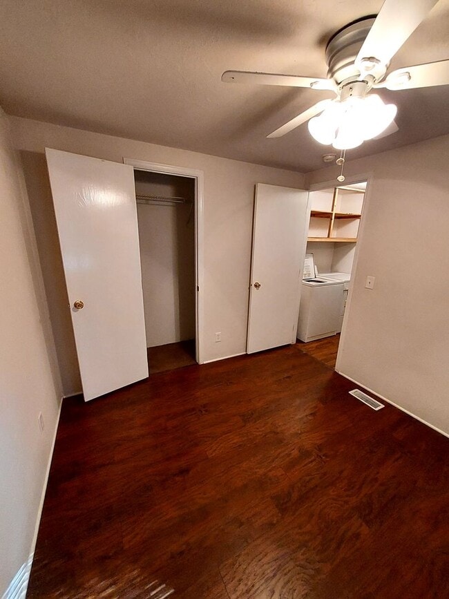 Building Photo - Small home in country setting