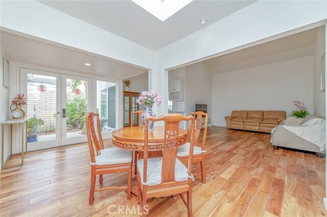Foto del edificio - 4521 Green Tree Ln