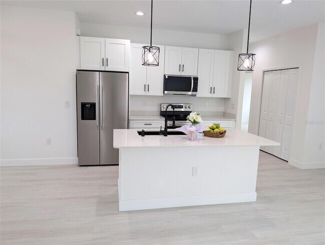 Foto del edificio - 7097 Bougainvillea St