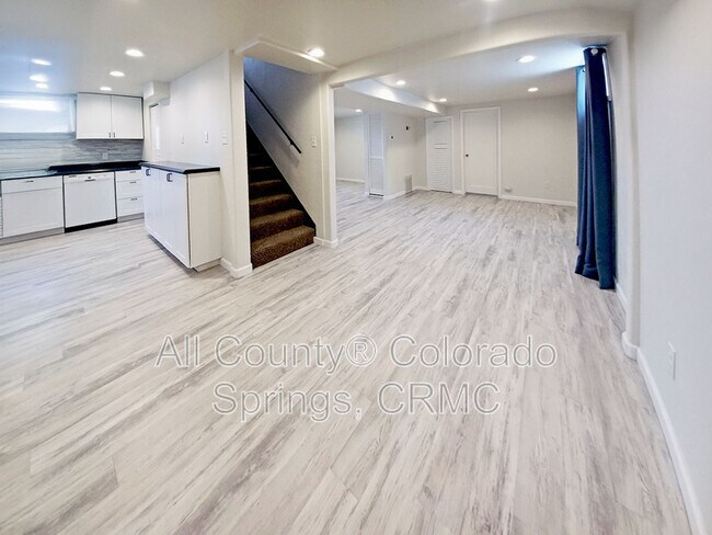 Photo - 930.5 N Institute St Apartment