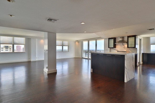 Building Photo - 1801 S Flagler Dr