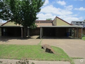 Building Photo - 203 Yorkshire Ct