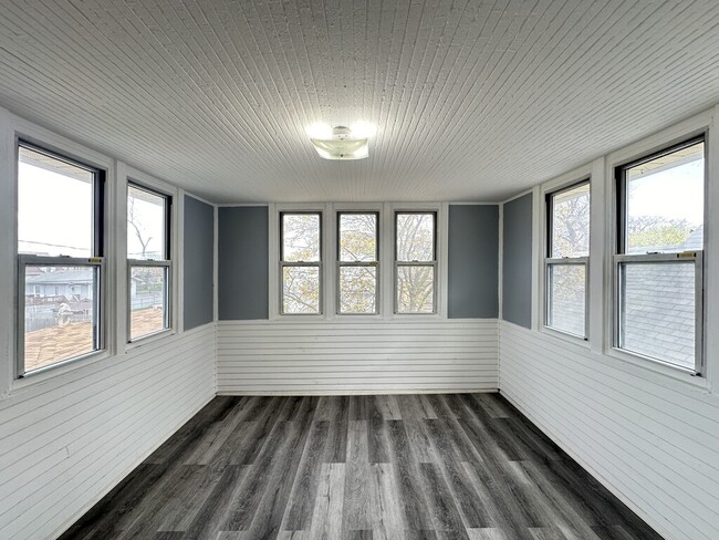 Building Photo - 215 S 10th Ave