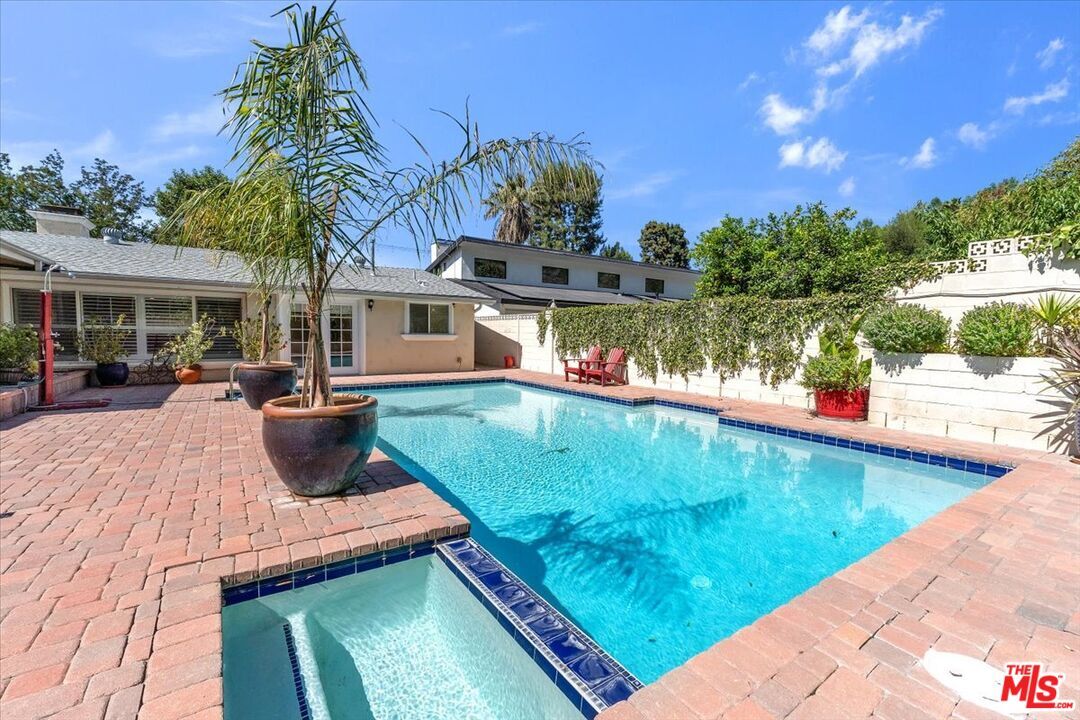 Foto principal - 23264 Calvert St