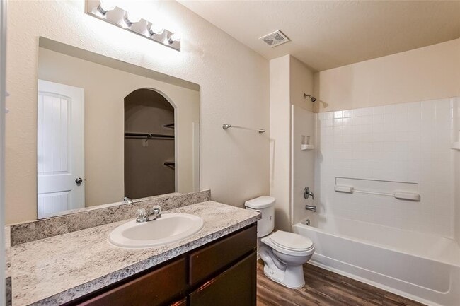 Building Photo - 5710 Kyle Cove Dr