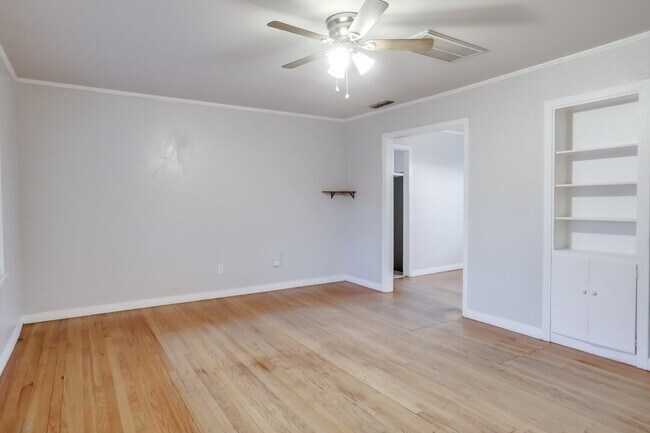 Building Photo - Spacious Home in Medical District with Extra Flex Space!