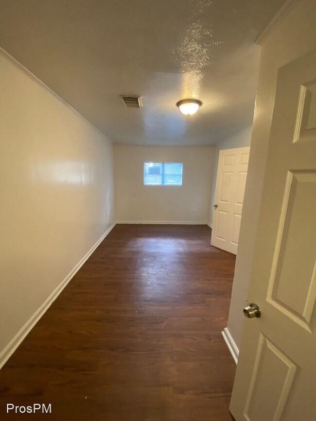 Building Photo - 2 br, 1 bath House - 1422 Teanaway Lane