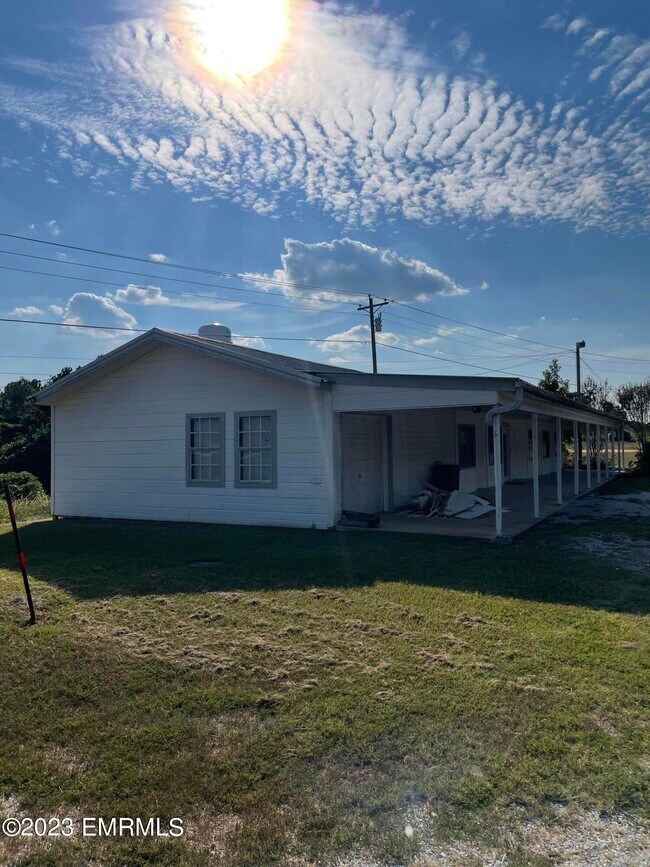 Foto del edificio - 11090 Hwy 16 E