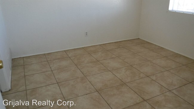 Building Photo - 401 E Thoroughbred St