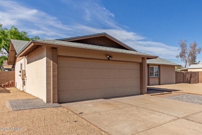 Building Photo - 1002 W Villa Rita Dr