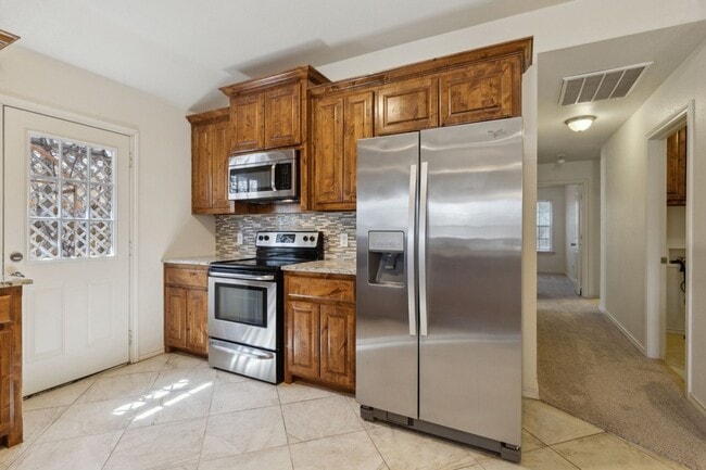Building Photo - 233 Firefly Dr