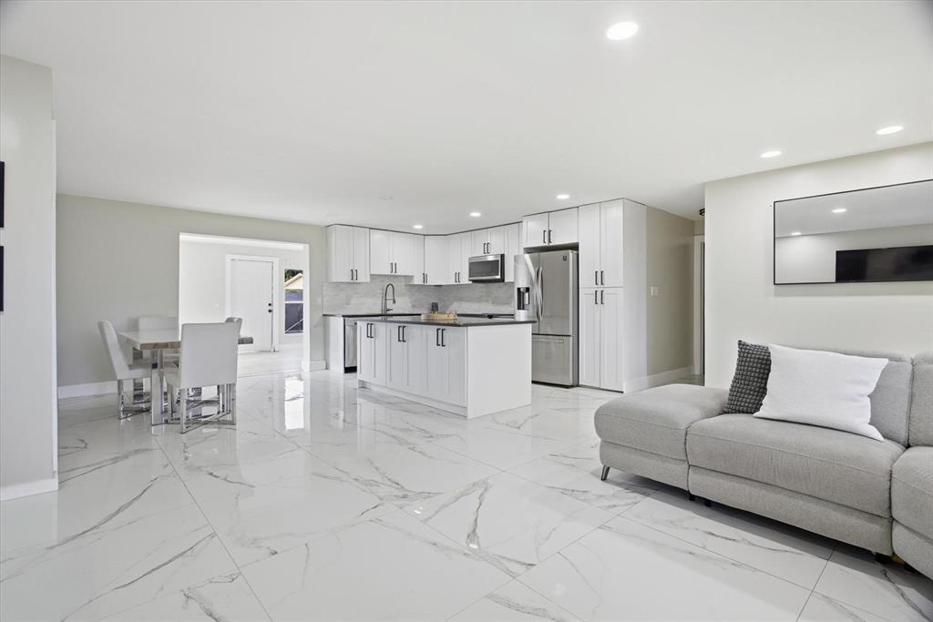 Foto principal - 6948 NW 8th Ct